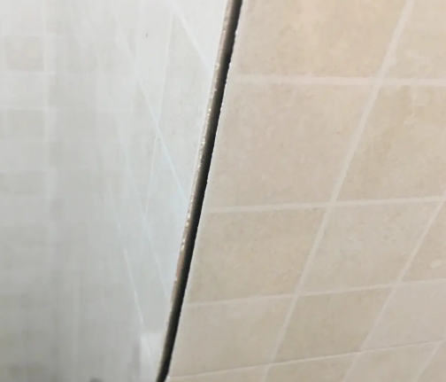 瑞安瓷砖空鼓维修公司分享阳台瓷砖脱落的修复过程可以分为以下几个步骤